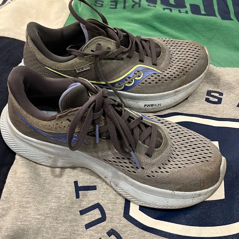 Saucony ride, size 7.  Worn for about 2 months- good condition.